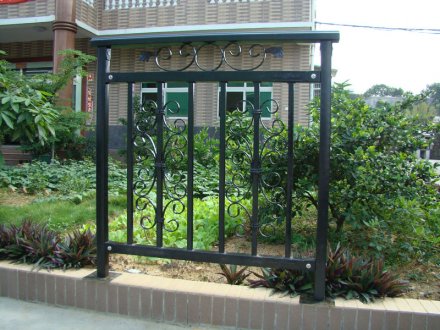 陽臺護欄裝修怎樣才規范？陽臺護欄廠家總結了