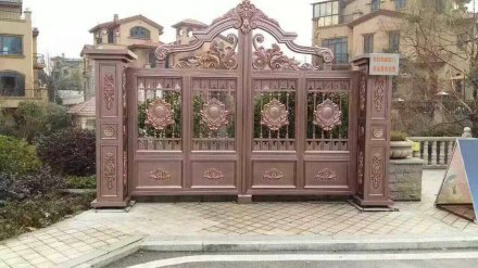 新鄉(xiāng)全鋁門(mén)怎么制作-安誠(chéng)護(hù)欄廠家