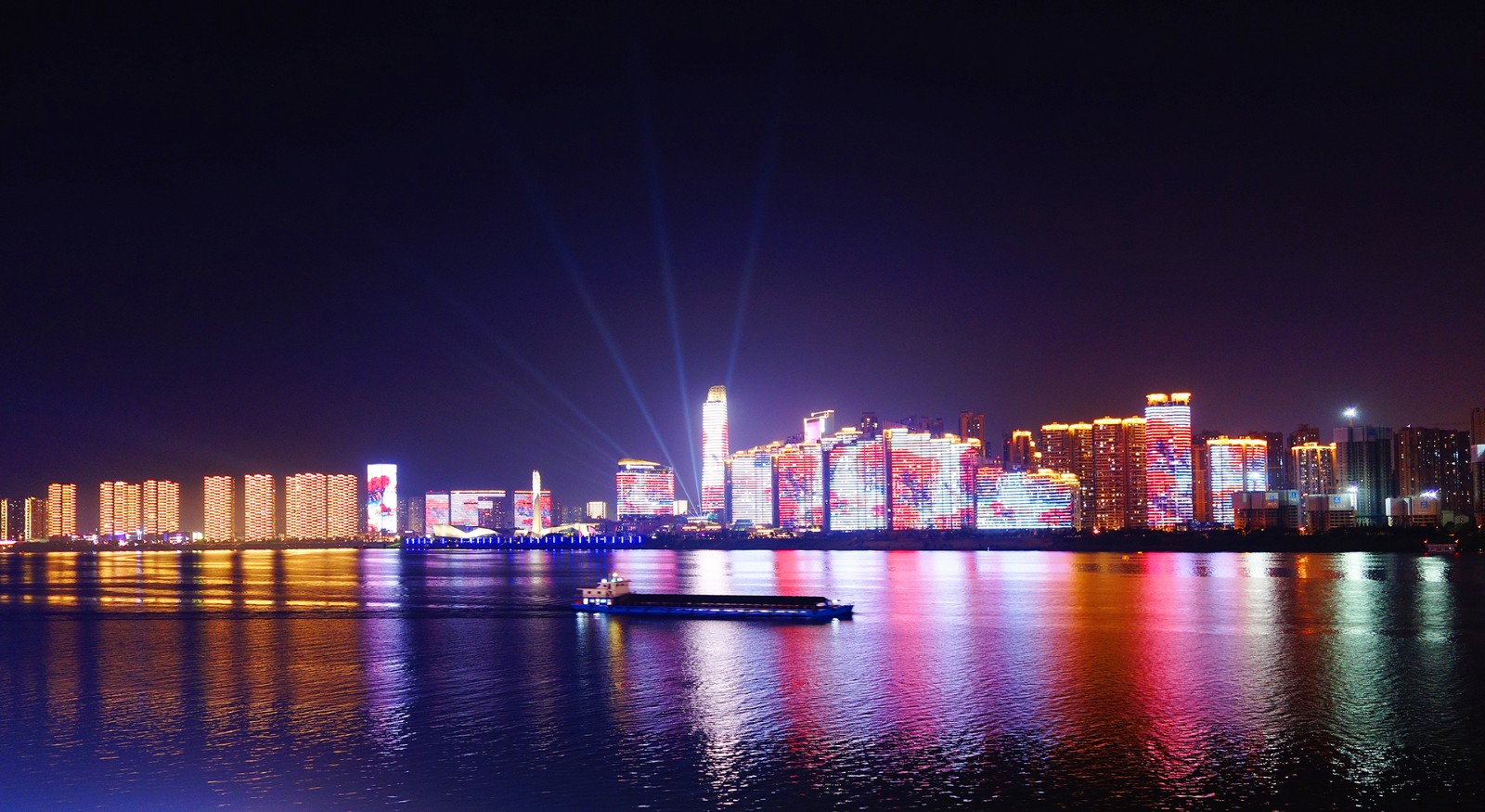 1679667880729162.jpg 长沙一江两岸 (1).jpg